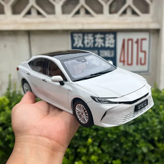 1:18 Toyota Camry 2024