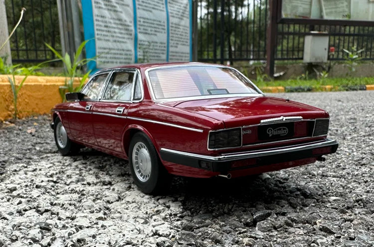 1:18 Jaguar XJ40