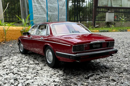 1:18 Jaguar XJ40