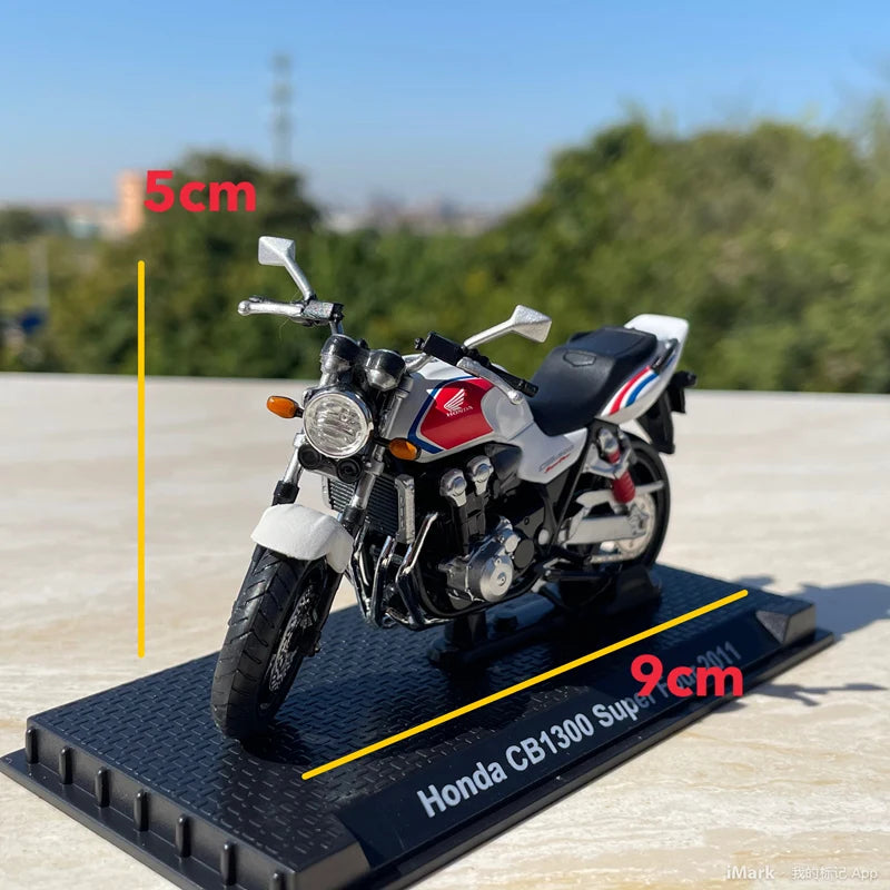 1:24 HONDA CB1300 Super Four 2011