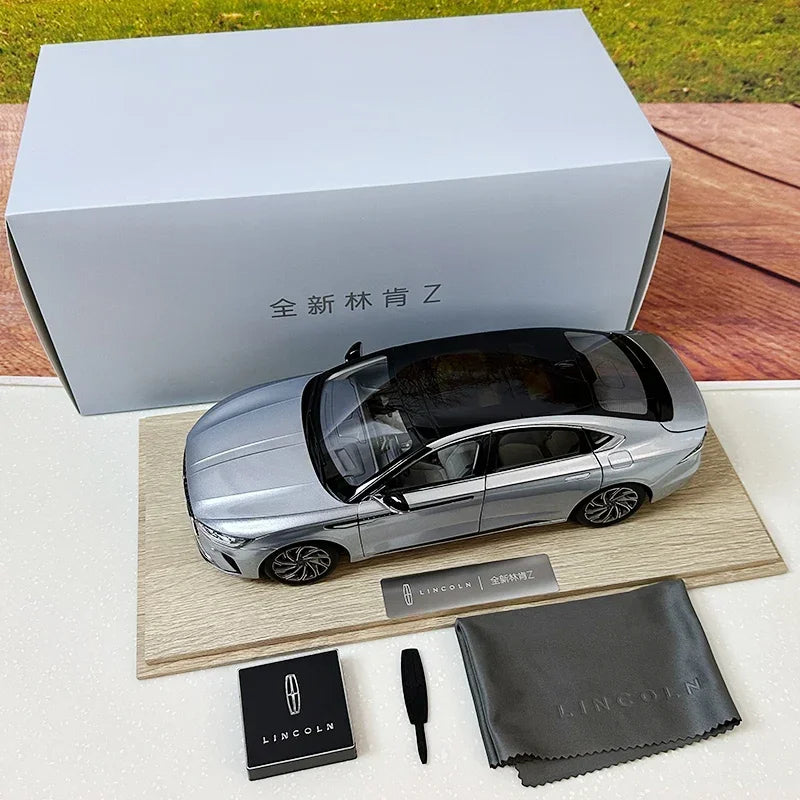 1:18 Lincoln Z iCool