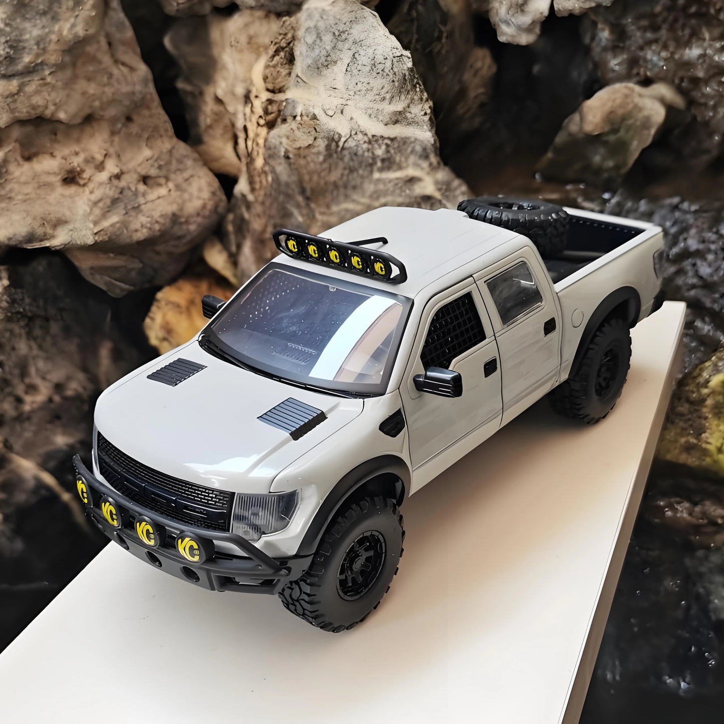 1:24 Ford F-150 SVT Raptor 2011