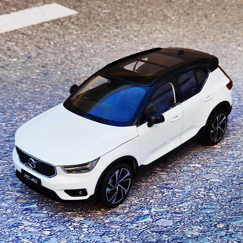 1:18 Volvo XC40