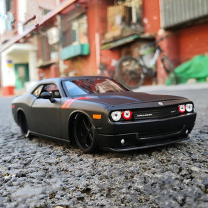 1:24 Dodge Challenger SRT
