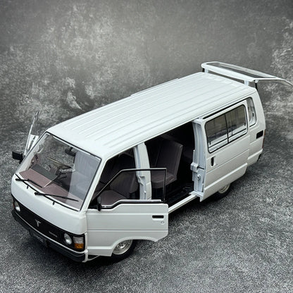 1:18 Toyota HIACE  YH50