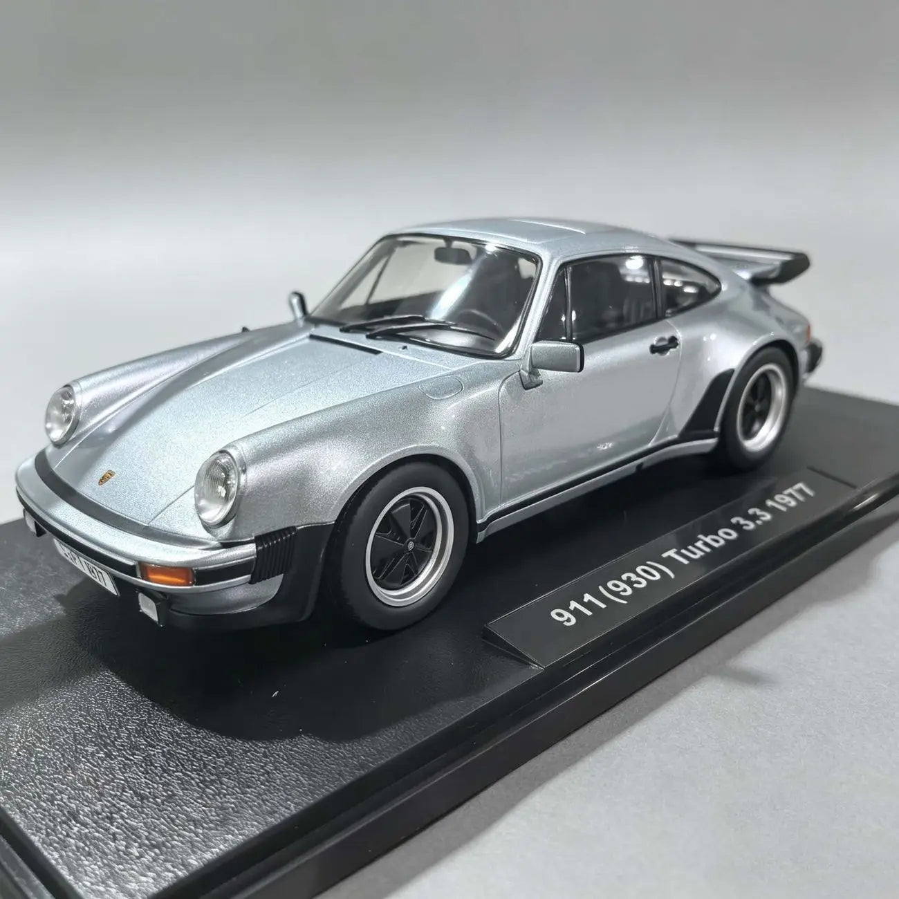 1:18 Porsche 911 930 Turbo 33 1977
