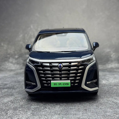 1:18 BYD DENZA D9 MPV Passat