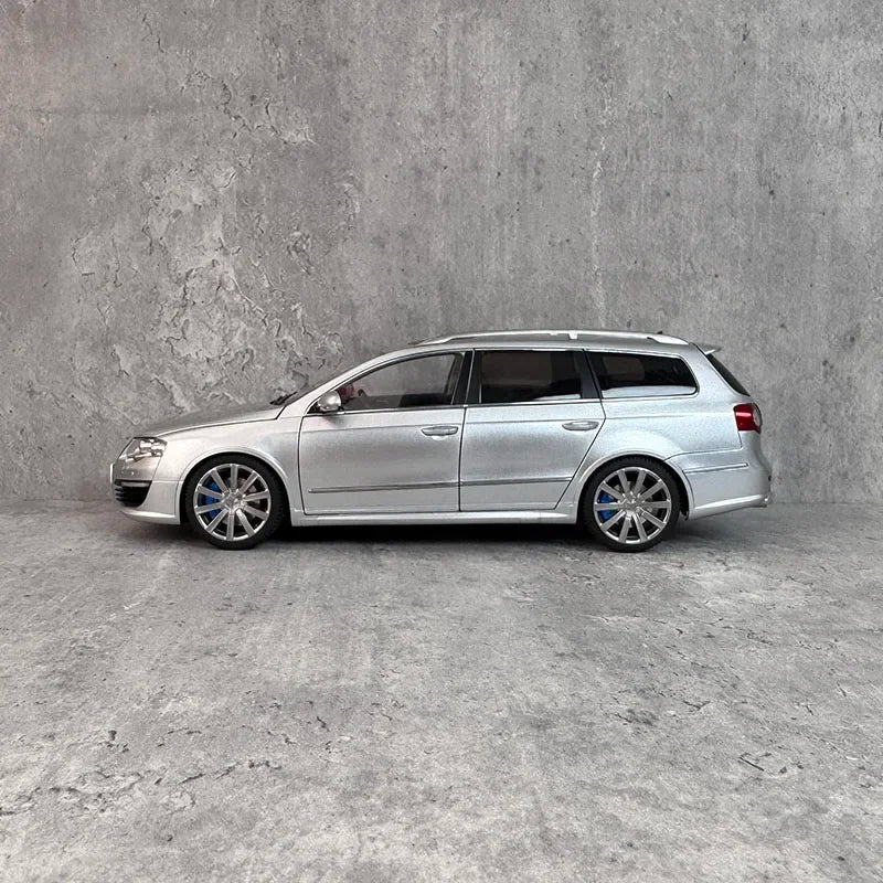 1:18 Volkswagen Passat Estate R36