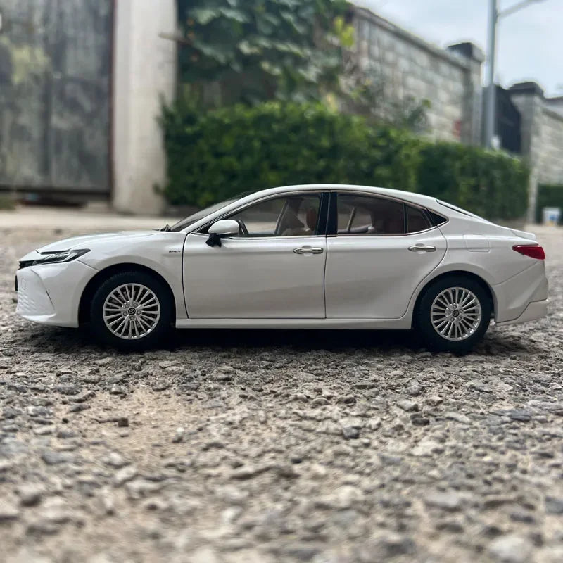1:18 Toyota Camry 2024