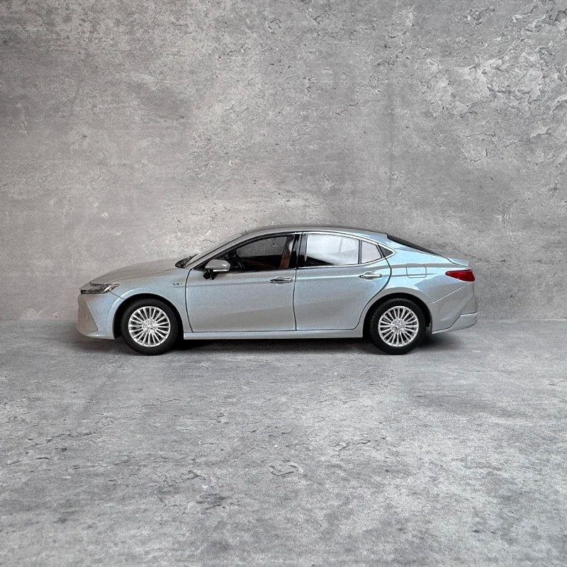 1:18 Toyota Camry 2024