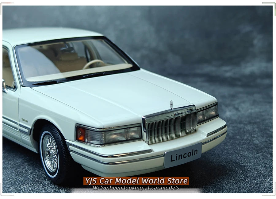 1:18 Lincoln TOWNCAR