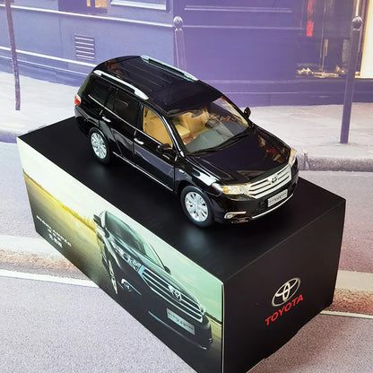 1:18 TOYOTA HIGHLAND 2012