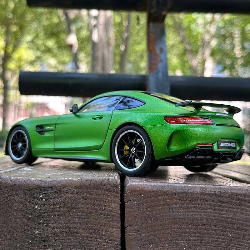 1:18 Mercedes AMG GTR