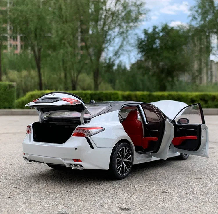 1:18 Toyota Camry 8th Generation