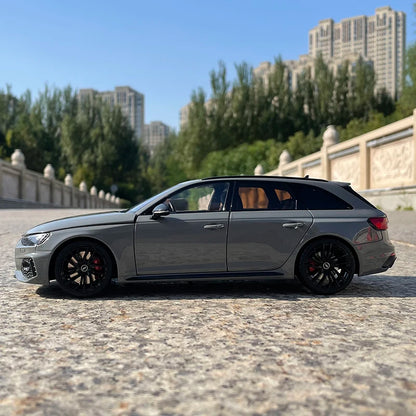1:18 2022 Audi RS4 (B9) Avant