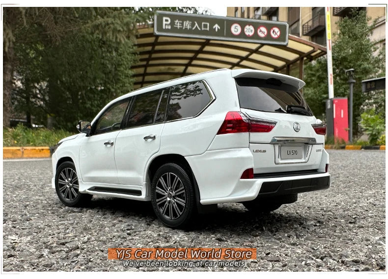 1:18 Lexus LX570