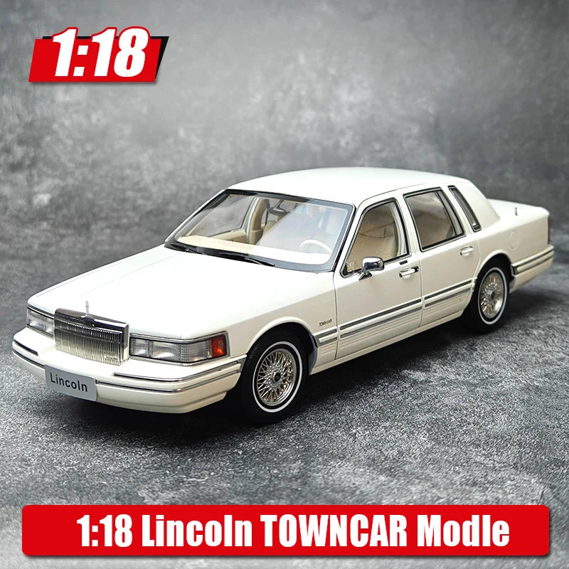 1:18 Lincoln TOWNCAR