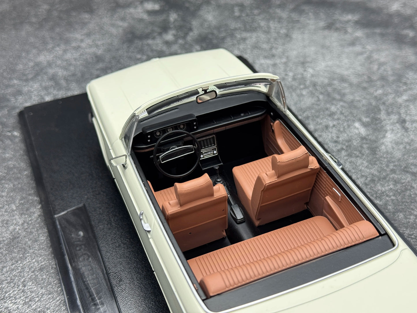 1:18 BMW 2002/1602 Convertible