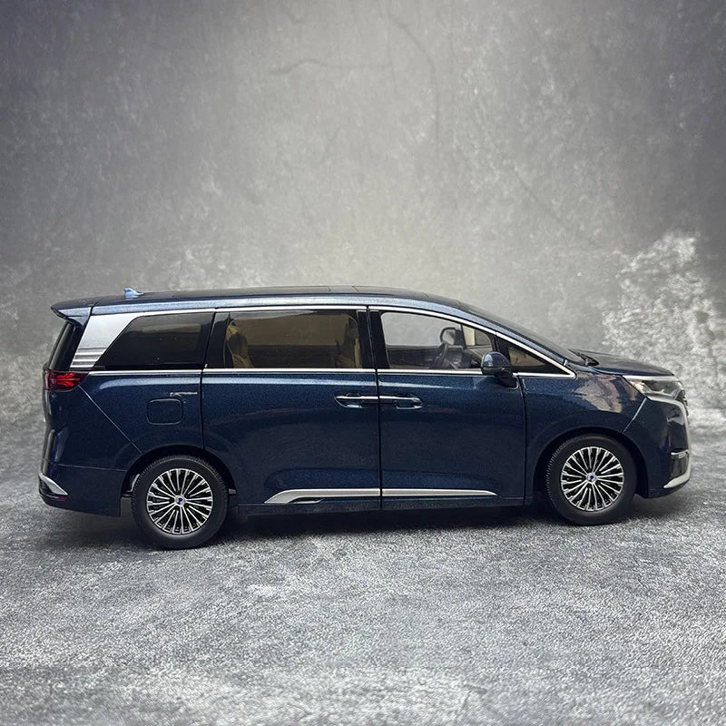 1:18 BYD DENZA D9 MPV Passat