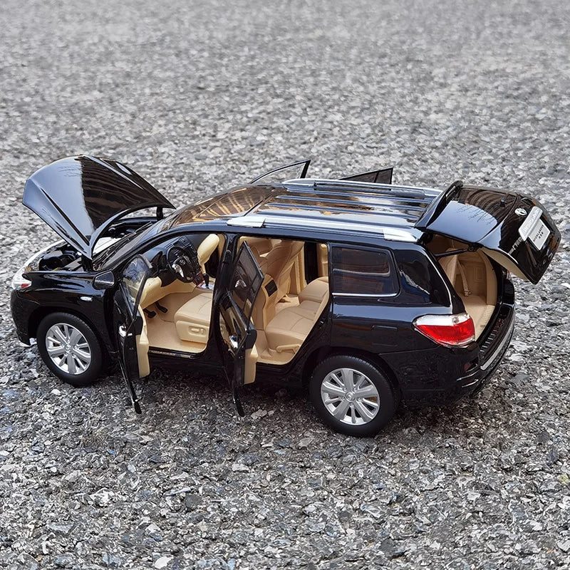 1:18 Toyota Highlander 2012