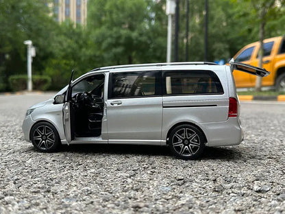 1:18 Mercedes-Benz V260 Viano MPV V-Class