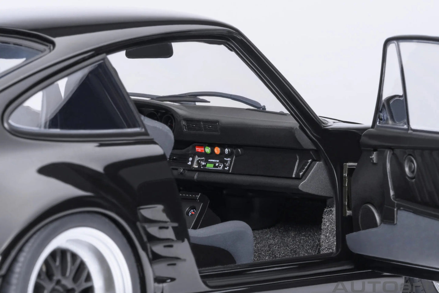 1:18 Porsche 911 (930) Turbo Sports