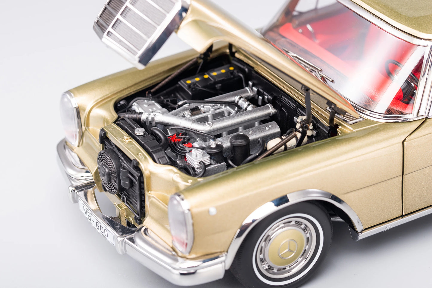 1:18 Mercedes-Benz Pullman MB 600