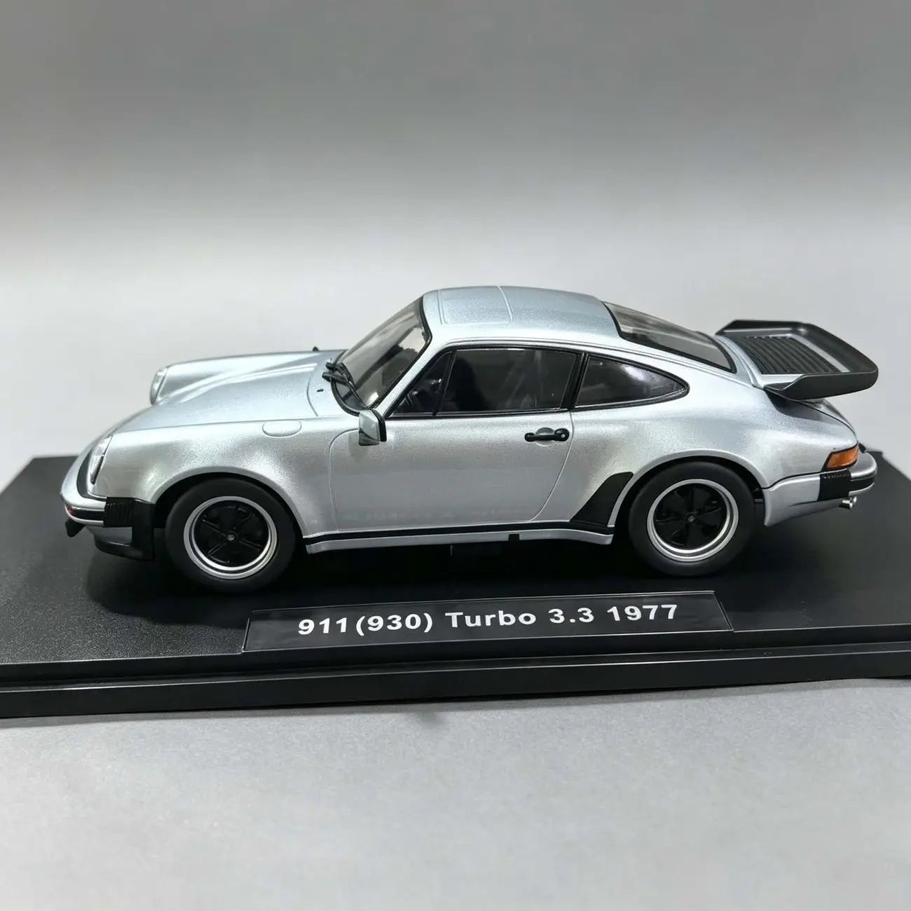 1:18 Porsche 911 930 Turbo 33 1977