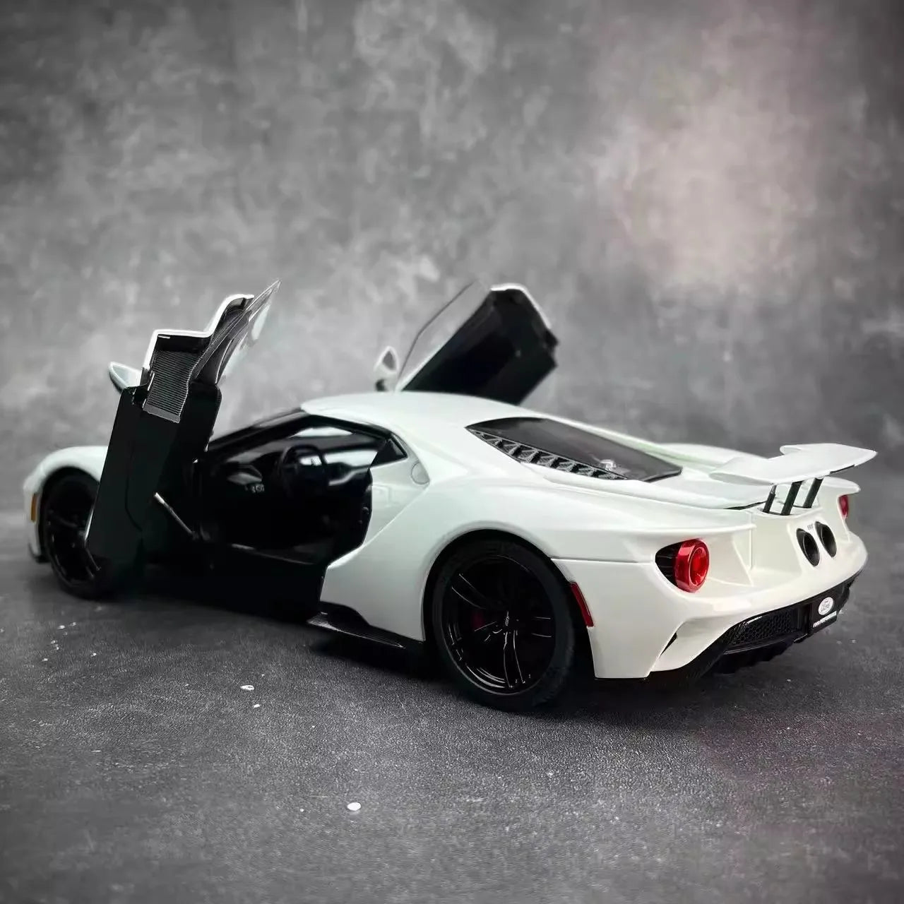 1:18  FORD GT 2017