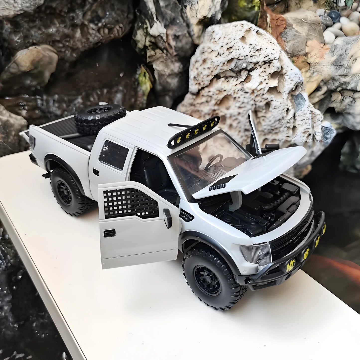 1:24 Ford F-150 SVT Raptor 2011