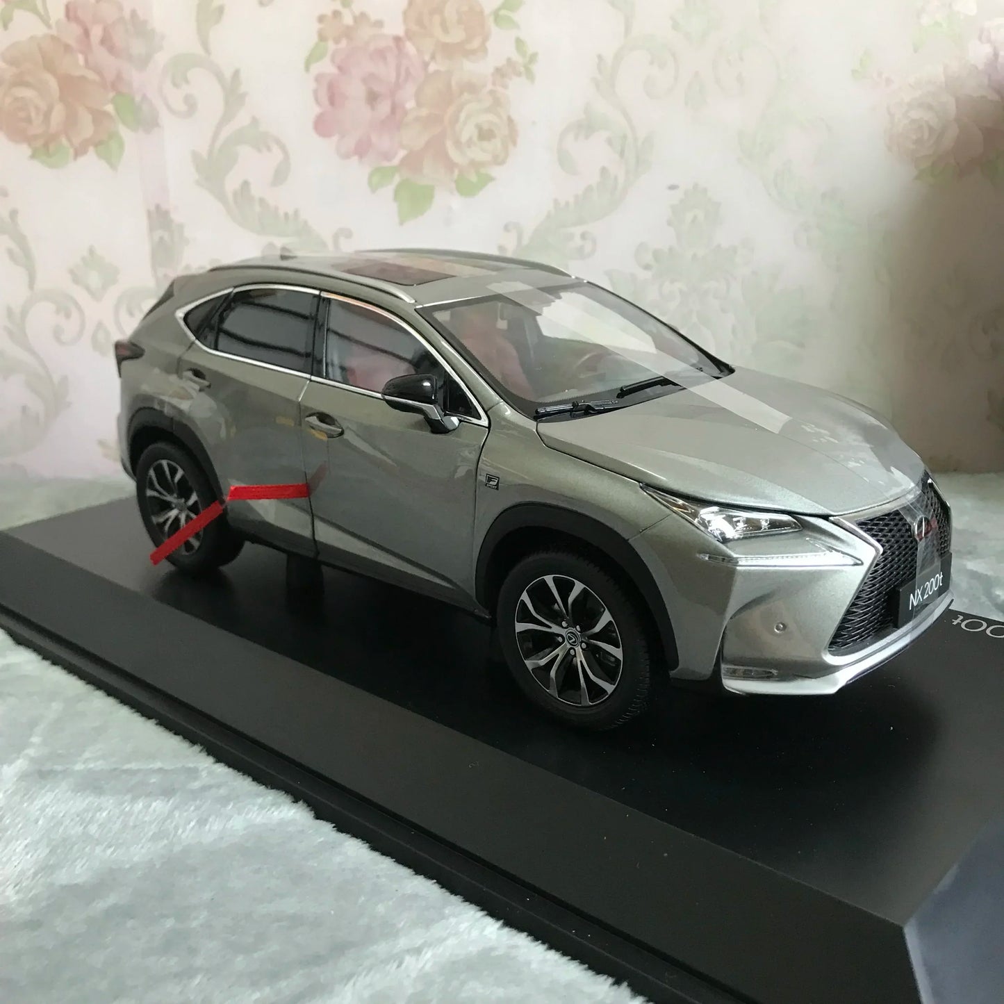 1:18 Lexus NX200t