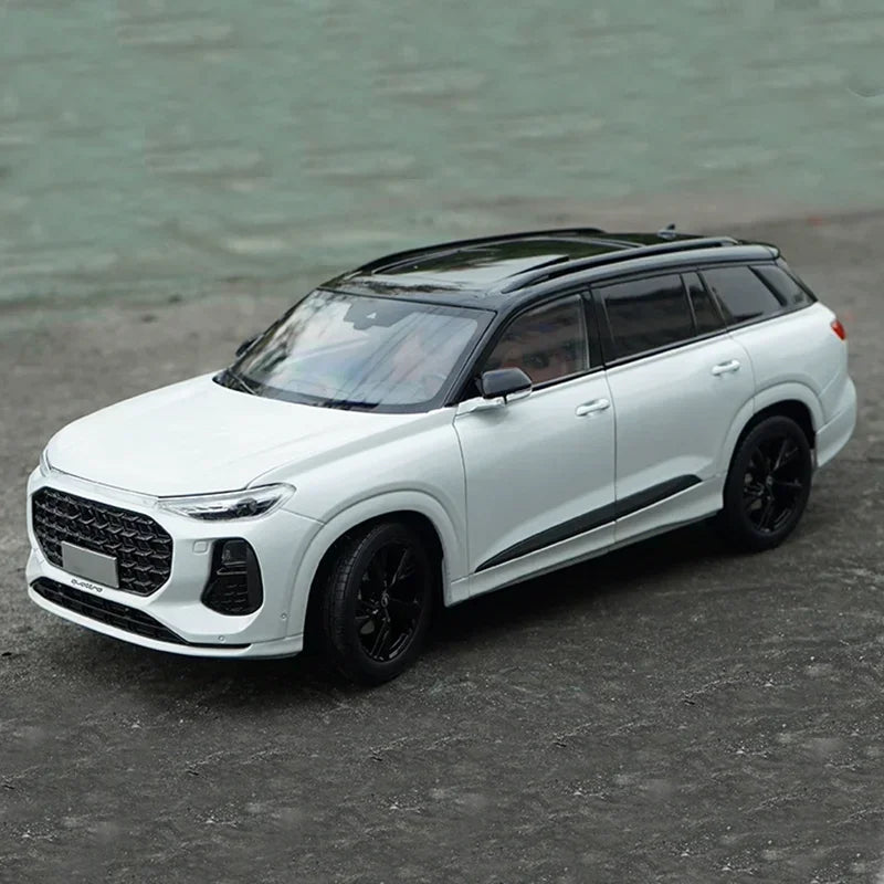 1:18 Audi Q6 2022 Light Edition