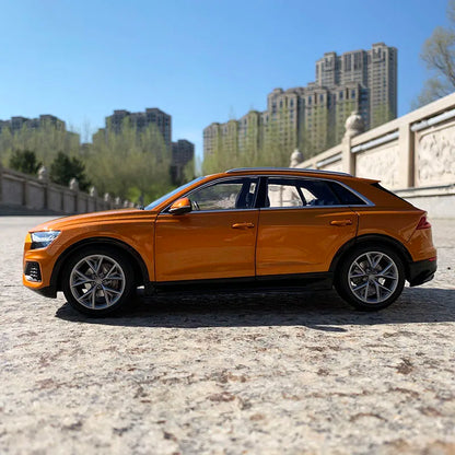 1:18 2018 AUDI Q8