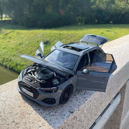 1:18 2022 Audi RS4 (B9) Avant