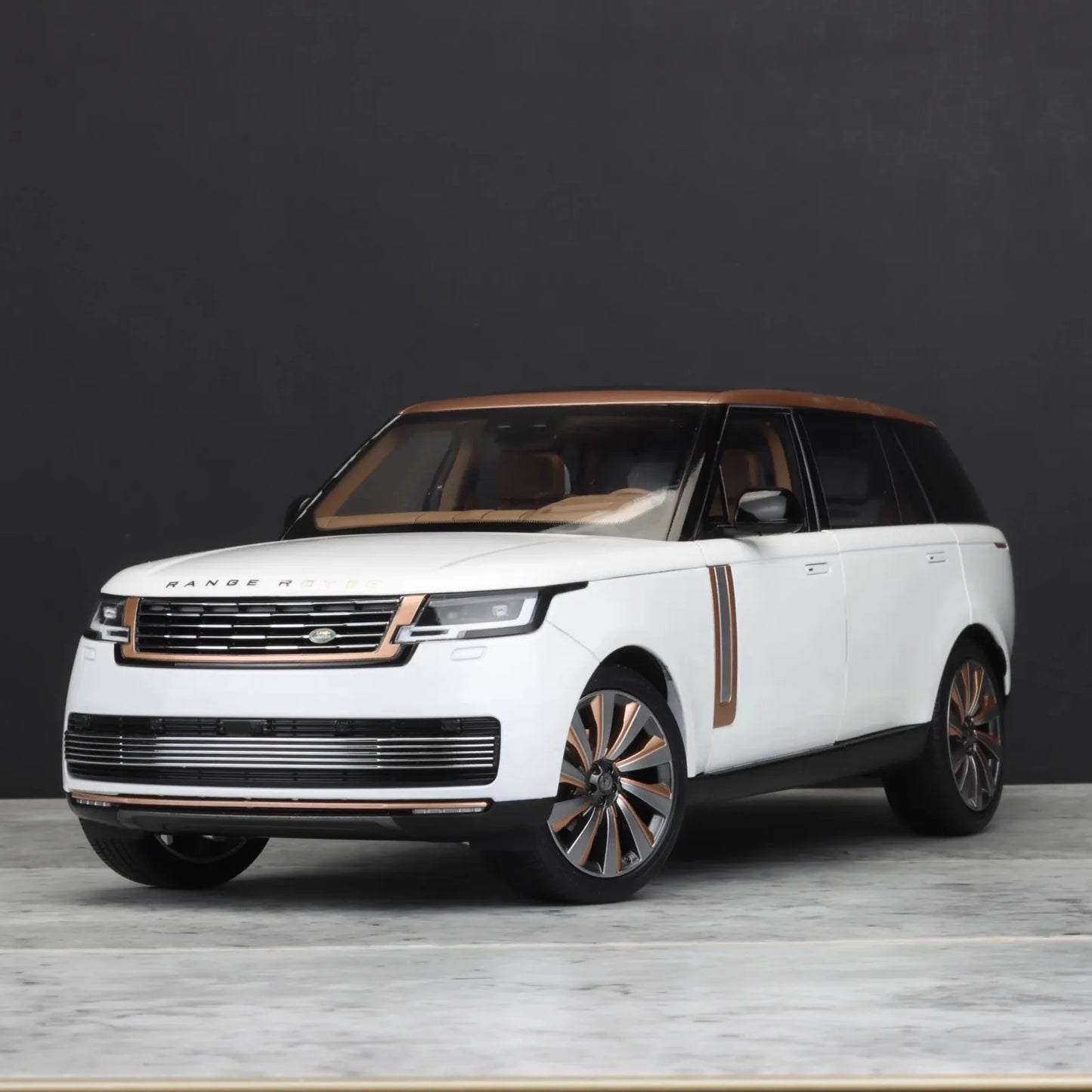 1:18 Range Rover SV 2022