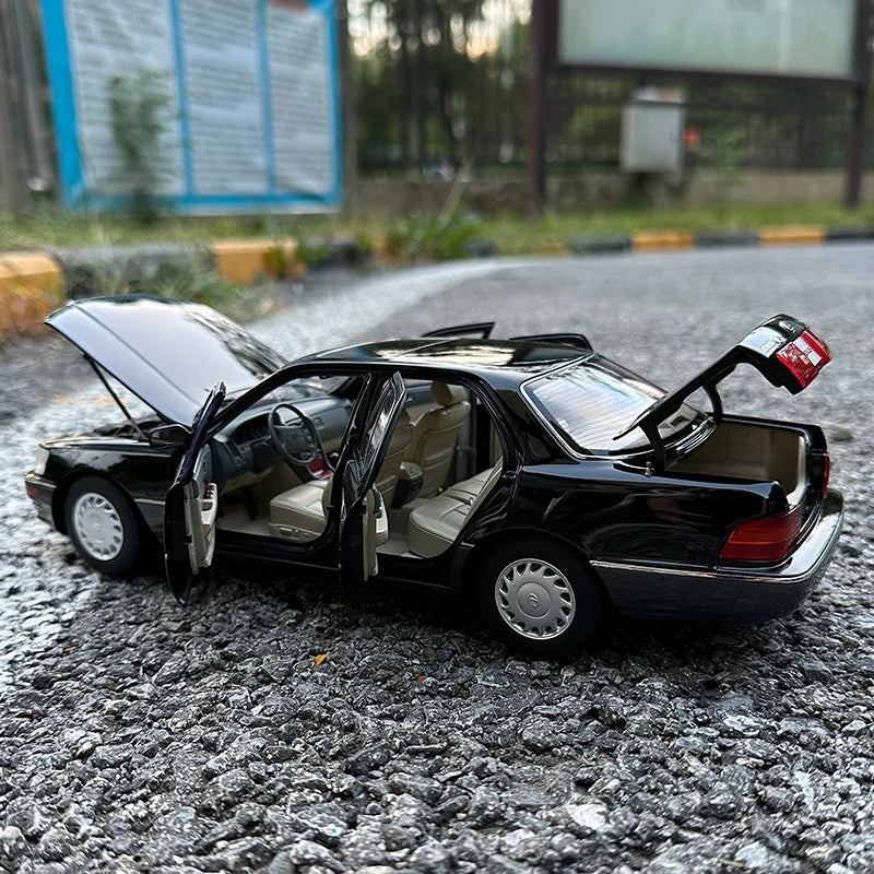 1:18 LEXUS LS400