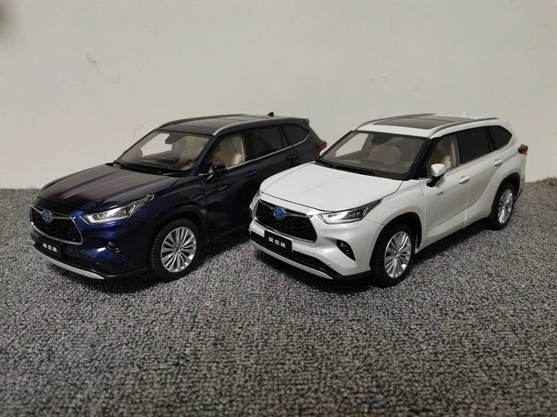 1:18 Toyota Highlander 2022