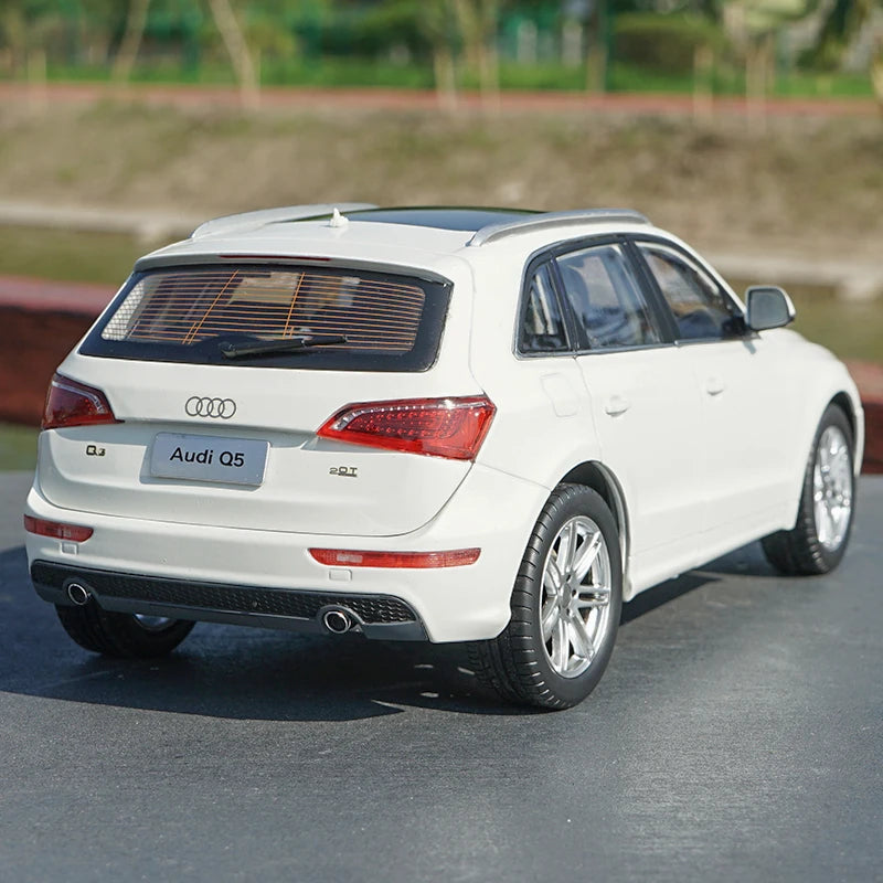 1:18 Audi Q5