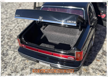 1:18 Lincoln TOWNCAR