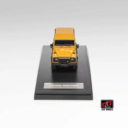 1:64 Land Rover Defender 90 V8