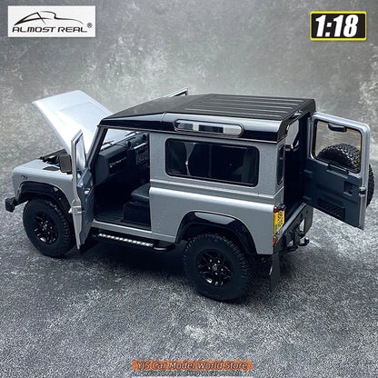 Land Rover Defender 90 "2,000,000" édition 2015 à l'échelle 1:18