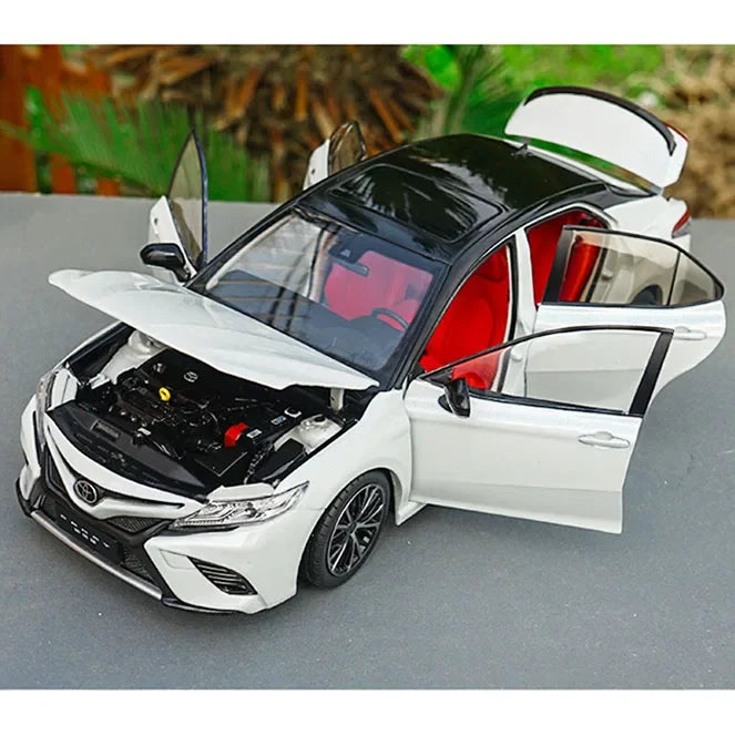 1:18 Toyota Camry 8th Generation
