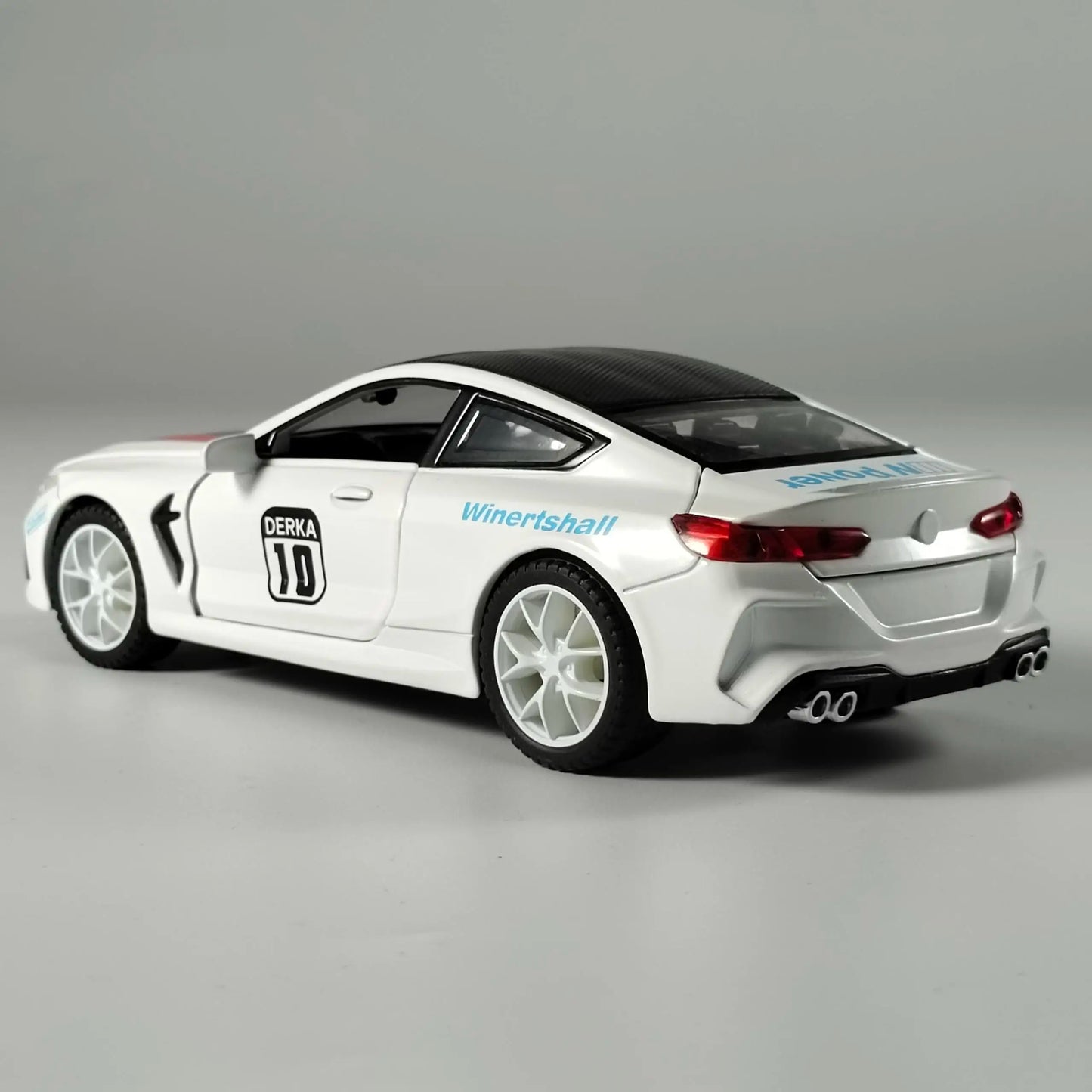 1:32 BMW M8