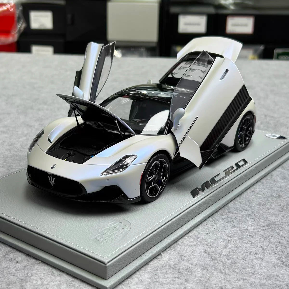1:18 Maserati MC20 2020 Deluxe Edition