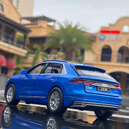 1:32 AUDI Q8