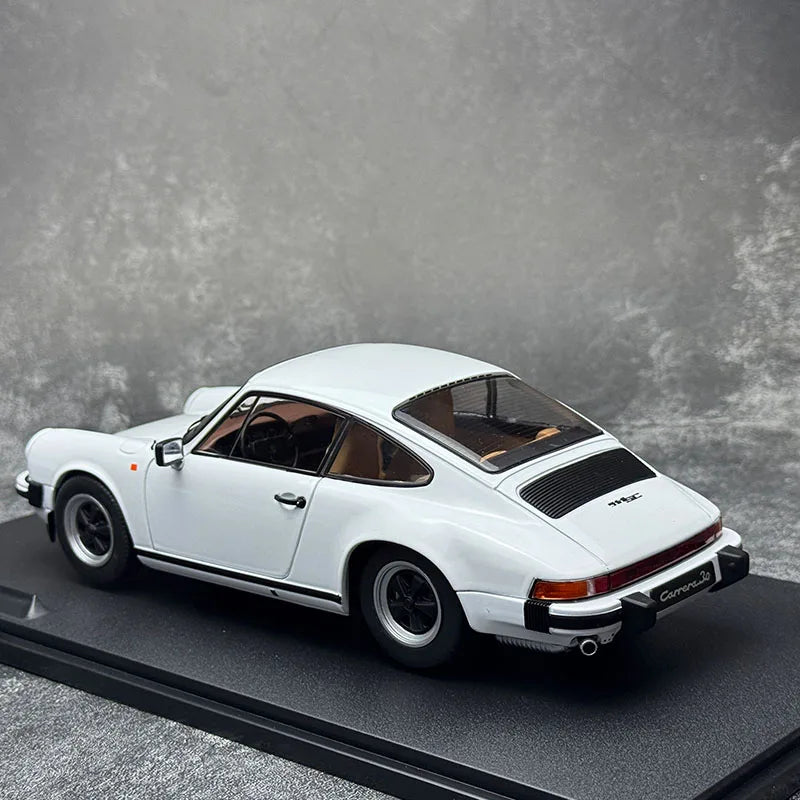 1:18 Porsche 911（992）CARRERA RS