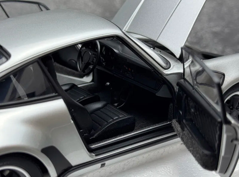 1:18 Porsche 911 Turbo 3.0 (930)