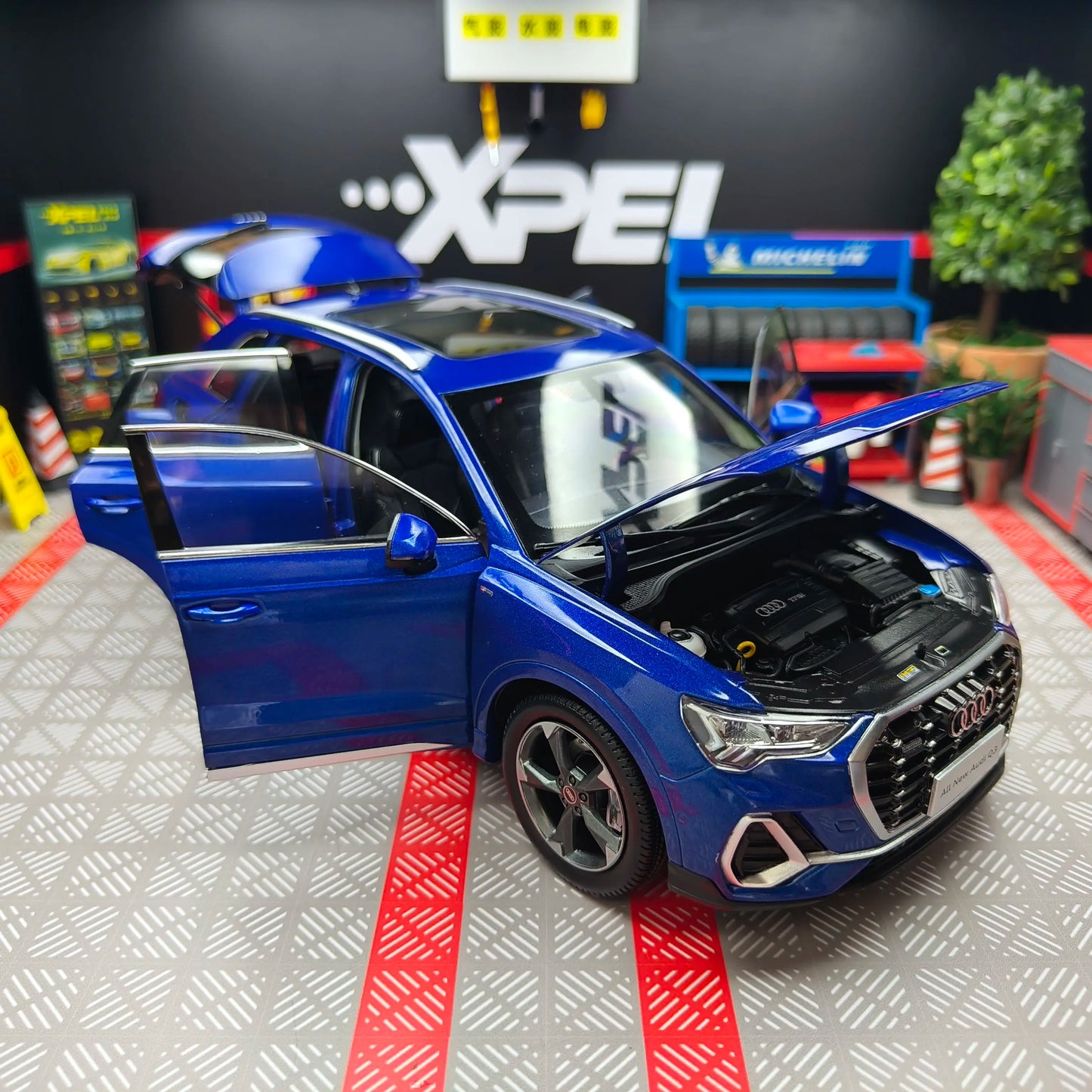 1:18 AUDI Q3