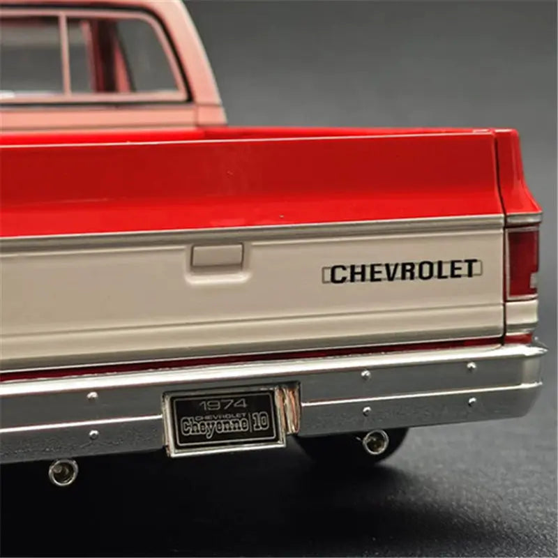 1:18 1974 Chevrolet C10 Cheyenne