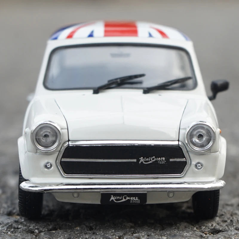 1:24 MINI Cooper 1300